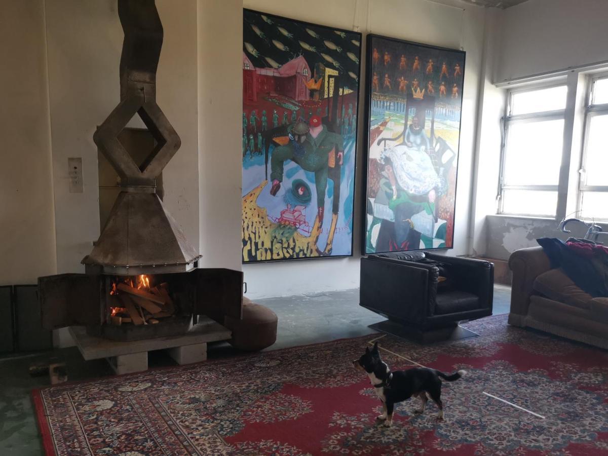 Ghostel 1St - Aventure Alternative - Guest House - Arts-Factory-Experience - For Artists, Makers And Open Minds - Attention, We Are Not A Hotel And Are Not Adapted For Everybody - Read Host Warnings Before Reservation - Www,Providence,Be Asbl Charleroi Ngoại thất bức ảnh