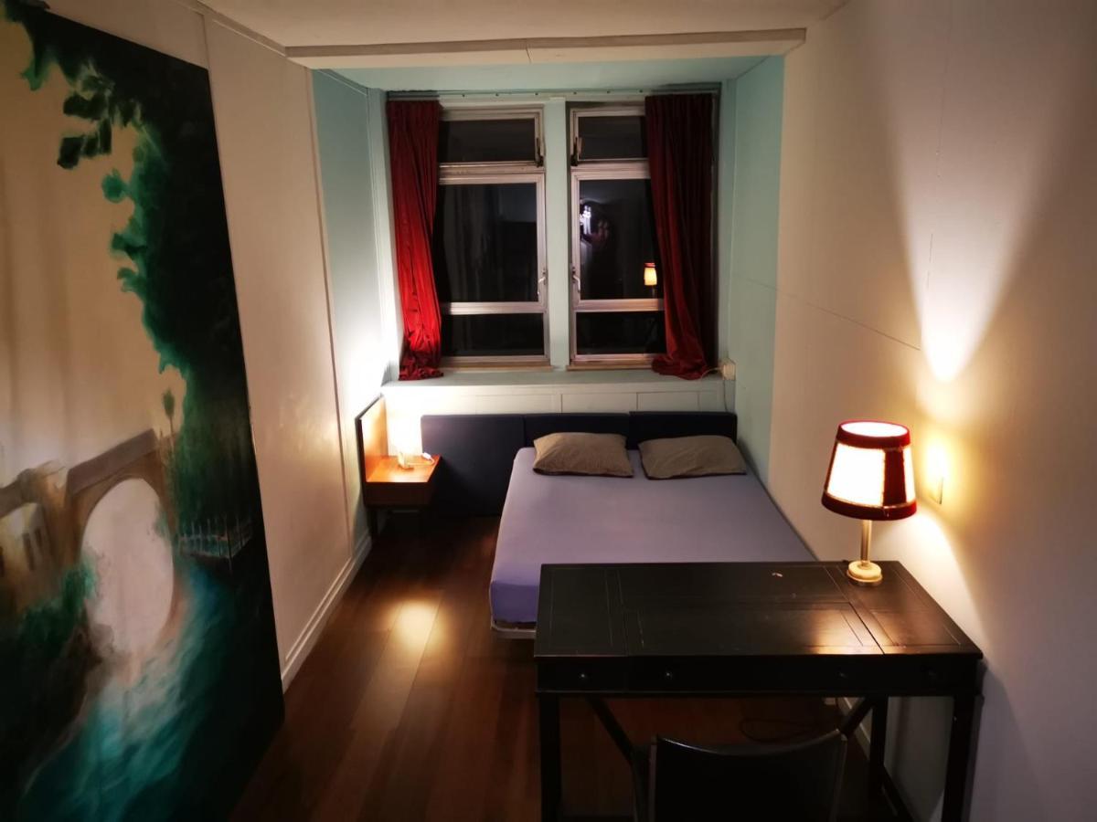 Ghostel 1St - Aventure Alternative - Guest House - Arts-Factory-Experience - For Artists, Makers And Open Minds - Attention, We Are Not A Hotel And Are Not Adapted For Everybody - Read Host Warnings Before Reservation - Www,Providence,Be Asbl Charleroi Ngoại thất bức ảnh